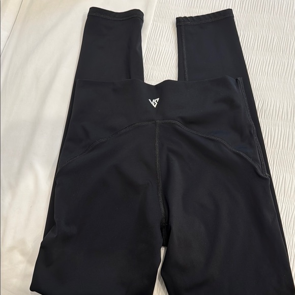 ❤️V-Shred- Black Leggings with Streamlined Silhouette - Picture 4 of 4